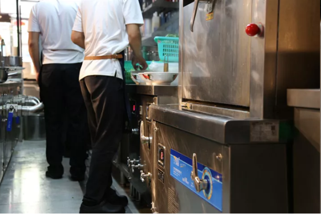 沁鑫商用电磁炉进驻餐饮品牌日日香-6