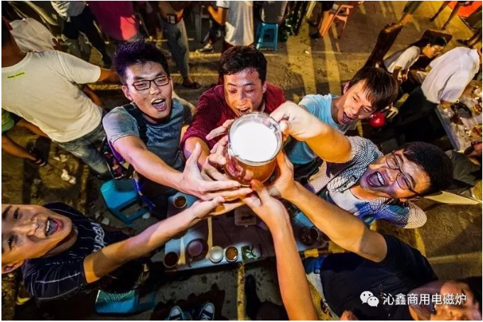 沁鑫商用电磁炉携舌尖美食亮相啤酒节-2