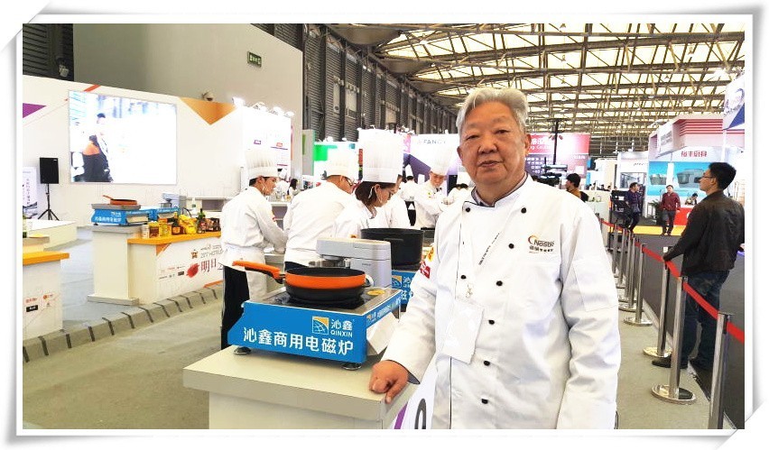 中国烹饪协会副主席江月明先生与沁鑫商用电磁炉